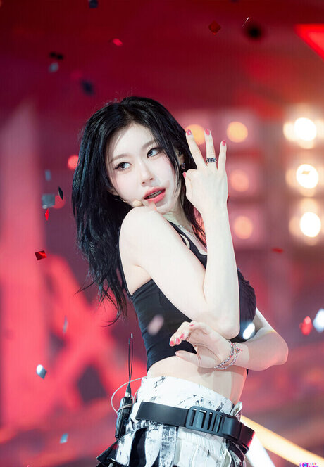 Chaeryeong トップポルノスター 画像