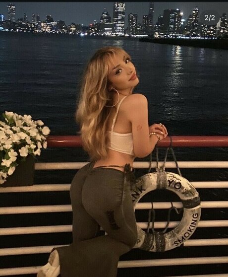 小柄なブロンドの熟女OnlyFans ホットポルノ 写真