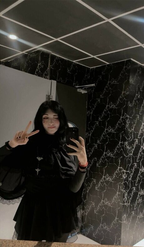 crybaby t xxxモデル 写真