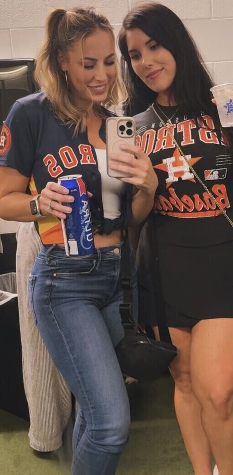 Robyn Fields top profile image