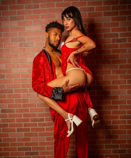 レズビアン ストラップオン OnlyFans ポルノ 写真