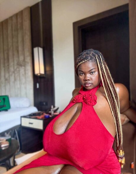 Queen Chi かわいいポルノスター 写真