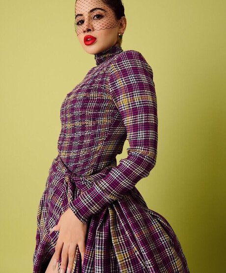 Urfi Javed ポルノスター 高品質 画像