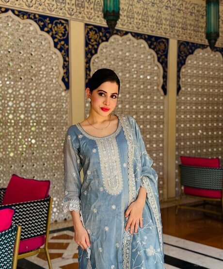 Urfi Javed ポルノスター ホット 写真