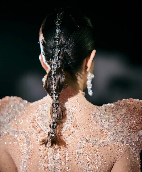 Urfi Javed セクシーなポルノスター 写真