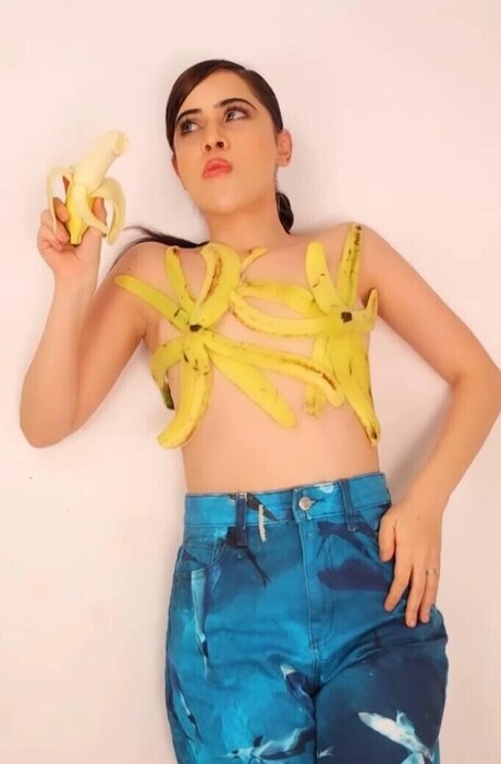 Urfi Javed セクシーモデル 写真