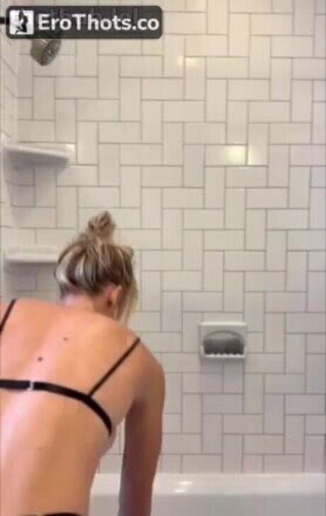 巨乳 射精 OnlyFans ヌード 画像