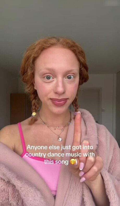 レズビアン ストラップオン OnlyFans 美しい 画像