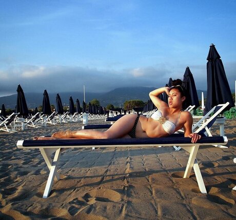 Allison Yellow ポルノスター エロティック 写真