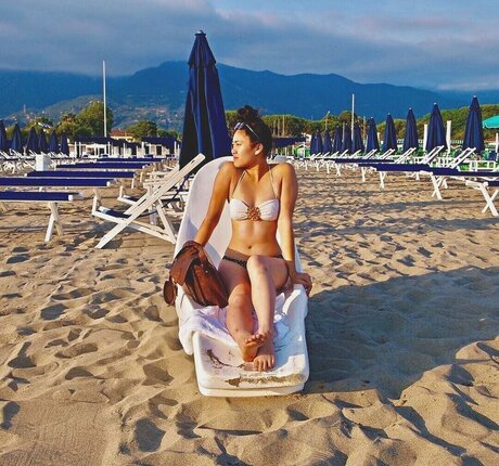 Allison Yellow ヌードスター 写真