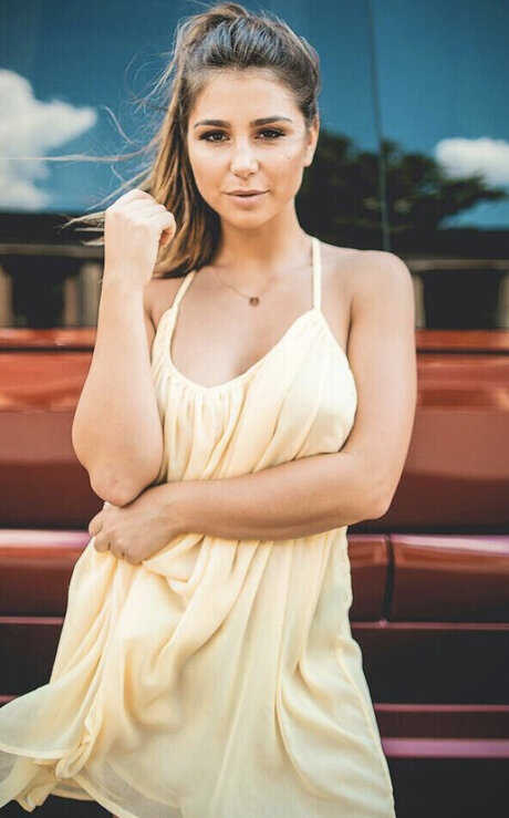 母乳オンリーファン 無料セクシー 画像