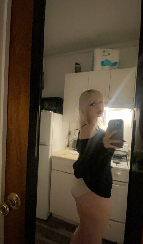 TalkFastEllie 美しいモデル 写真