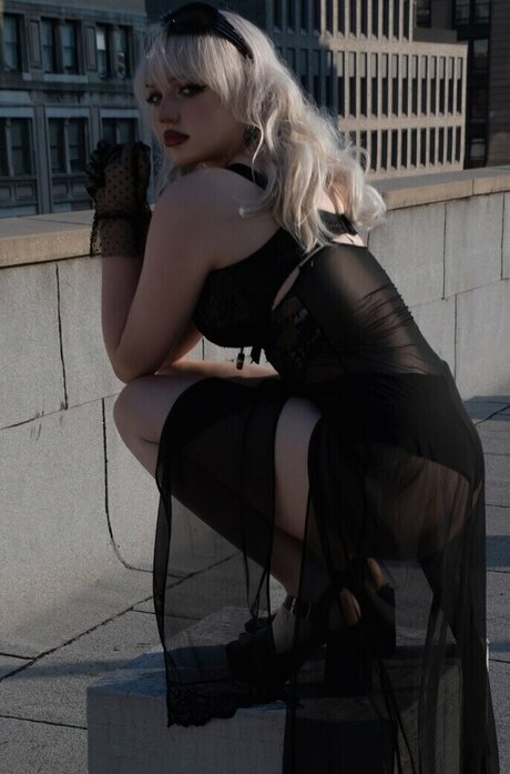 TalkFastEllie 裸の女優 画像