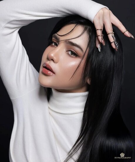 セクシーなブルネットのOnlyFans パーフェクト 画像