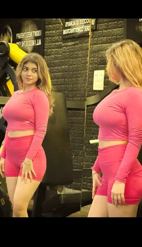 Riya Pandey 女優 写真