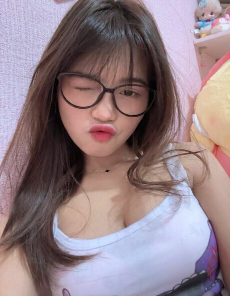 Riska Saputri ヌードモデル 写真