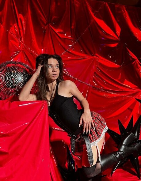 Leytink ポルノスター ヌード 画像