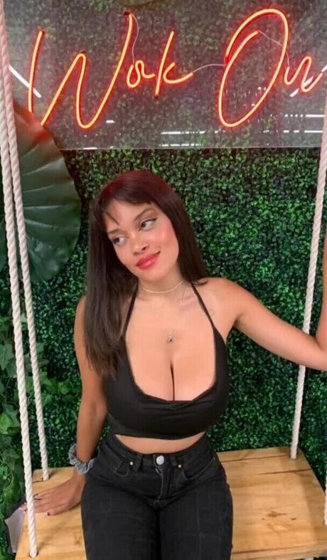 Nakishka ポルノスター 写真