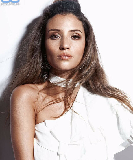 Nadine Menz ホットなモデル 写真