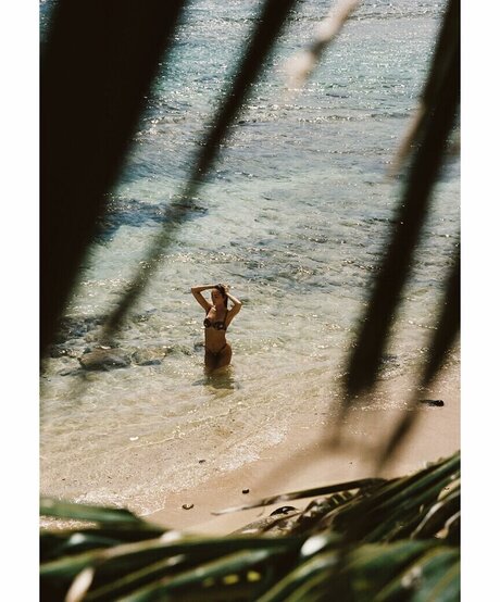 Elizabeth Wood 完璧なスター アーカイブ