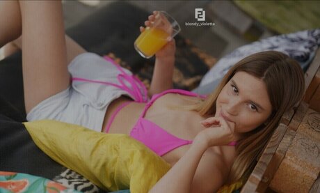 Mia Bloom 美しいスター 画像