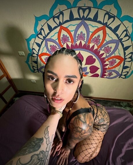 Mmm Tinyy trouble 完璧なポルノスター 写真