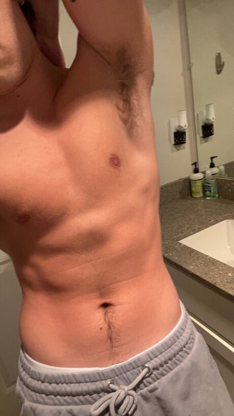 An Uncut Gem セクシーなポルノスター 写真