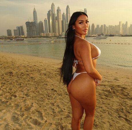 Ava 32DD_ スター 裸 写真