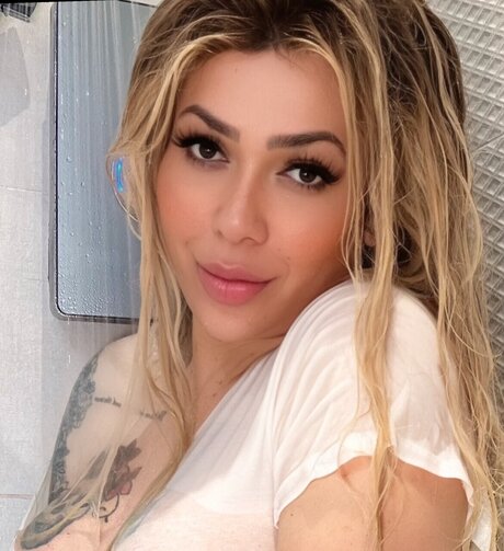 成熟した異人種間OnlyFans ホットセクシー 画像