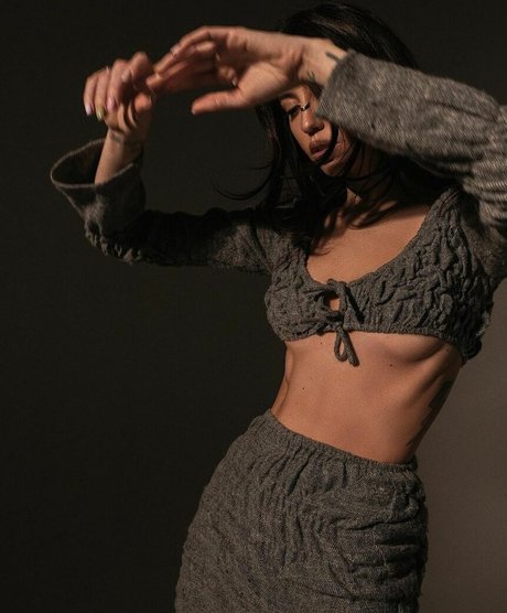 小人エボニーOnlyFans 裸 写真