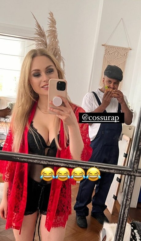 Alina Khani 完璧なスター 写真