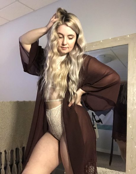 曲線美の赤毛OnlyFans 美しい裸 写真