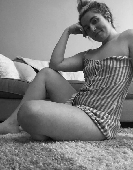 大きな白いチンポ OnlyFans ヌード 写真