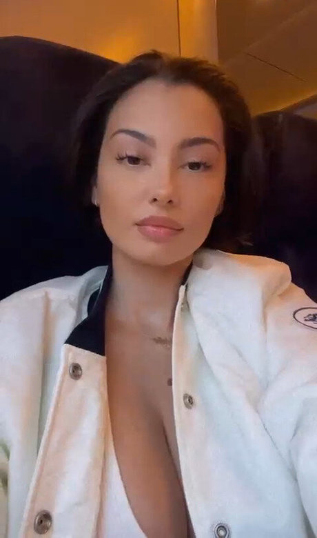 Adelaide T 裸のポルノスター ギャラリー