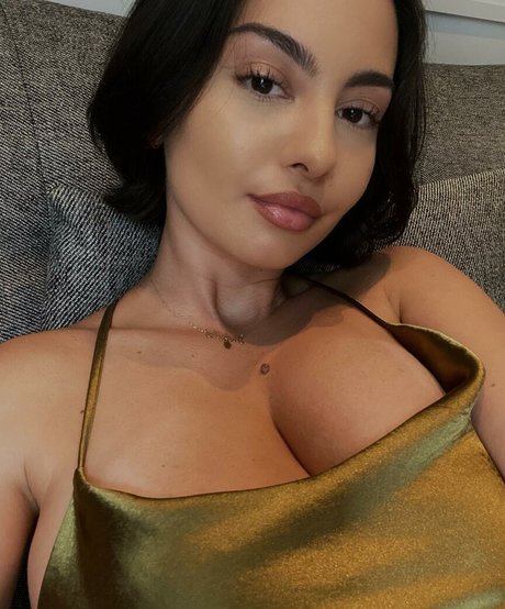 Adelaide T 素敵な女優 写真