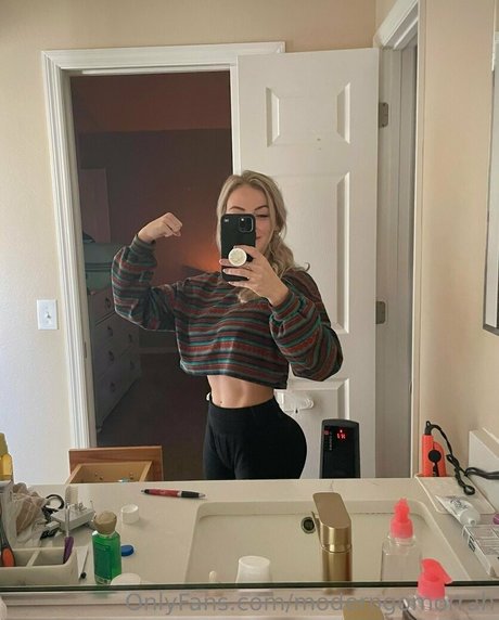 moderngomorrah アダルトスター 写真