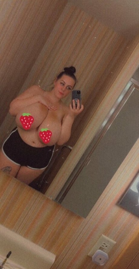 Lucy June ポルノスター ギャラリー