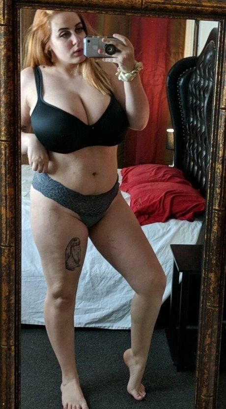 Lucy June 無料モデル 写真