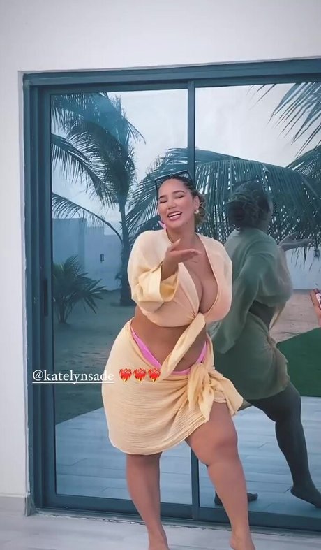 Katelyn Folasade 完璧なスター 写真