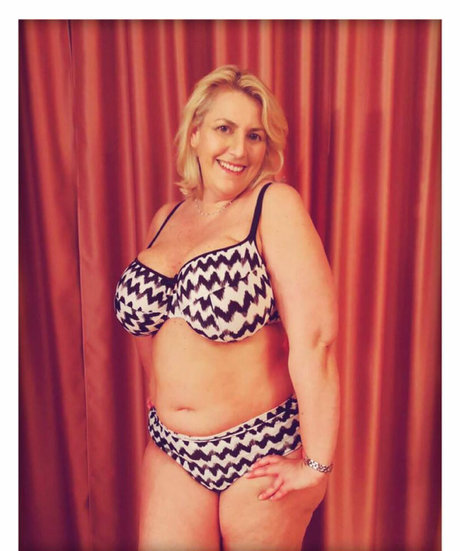 Laura Leonardi ポルノスター セックス 写真