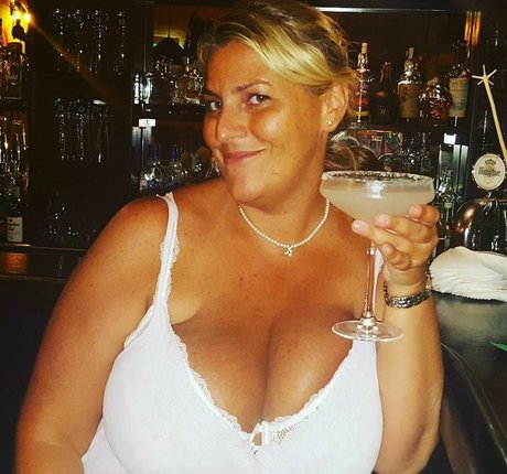 Laura Leonardi XXXモデル 写真