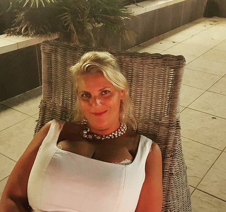 Laura Leonardi ポルノモデル 写真