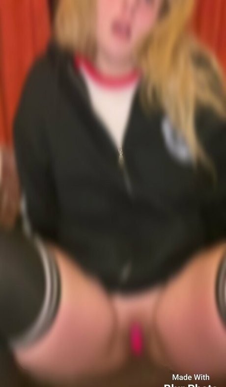 hornycavegirl ポルノモデル 画像