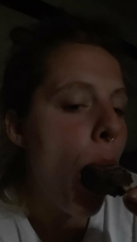 hornycavegirl セクシーなポルノスター 写真