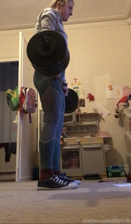 hornycavegirl 完璧なモデル 画像