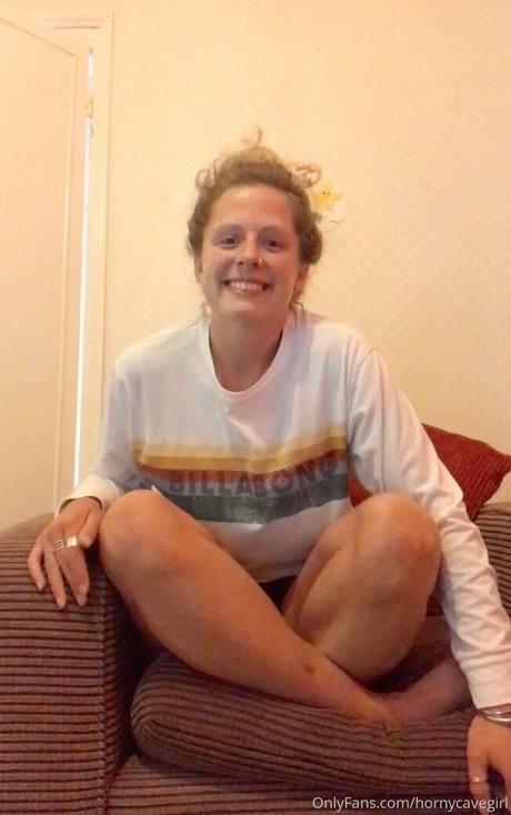 hornycavegirl ポルノスター ホット 写真