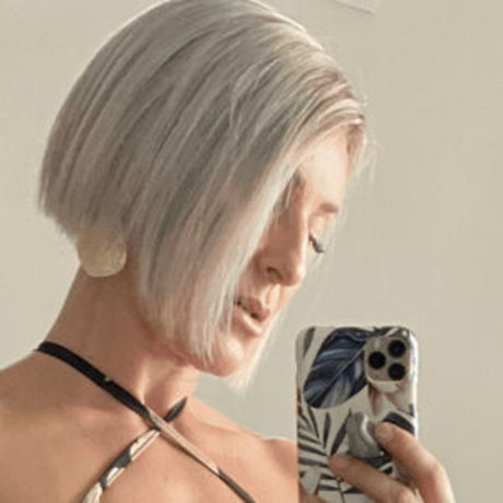 squats n curves ホットなモデル 写真