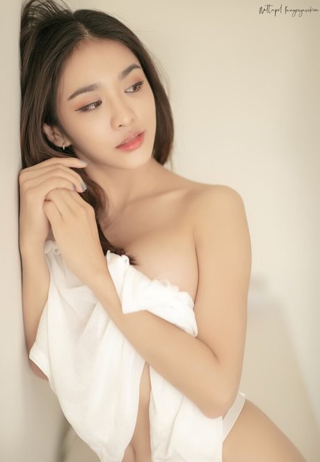 巨乳 小柄 OnlyFans トップ 写真