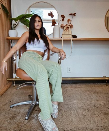 Alessa Holloway ポルノスター アダルト 写真