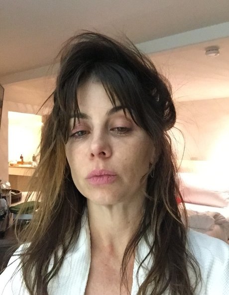 Natasha Leggero エロティックモデル 画像